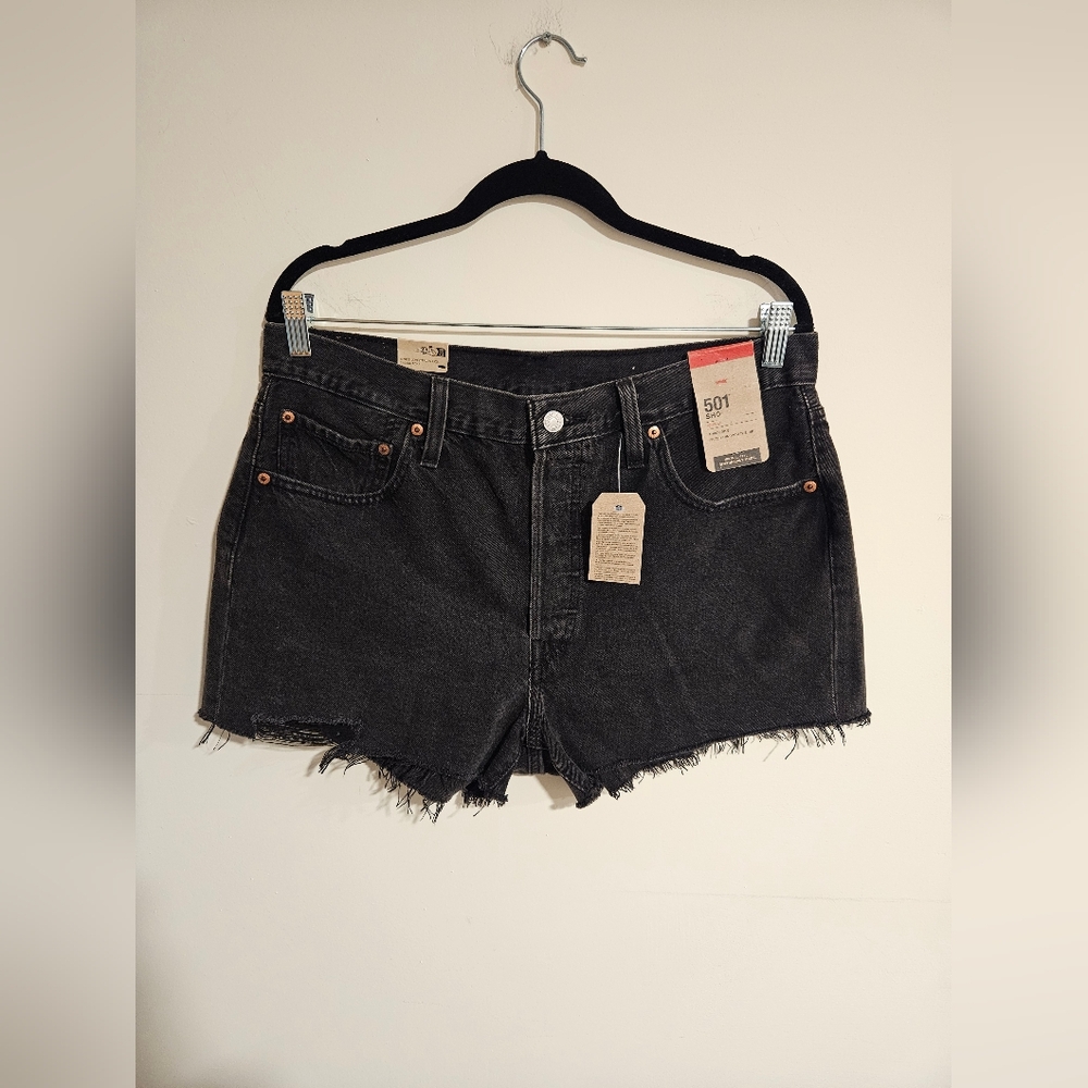 Levi's 501 Shorts - Picture 7 of 7